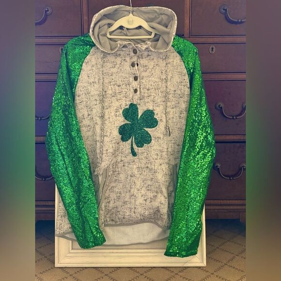 Saint Patrick's Day hoodie w green sequin sleeves and sparkle shamrock L NWOT - Picture 1 of 12